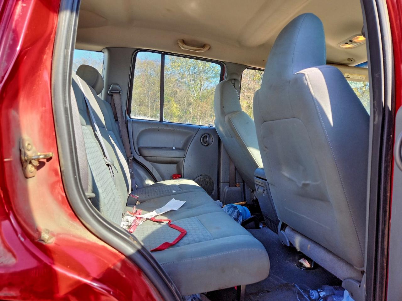 2005 JEEP LIBERTY SPORT photo 31