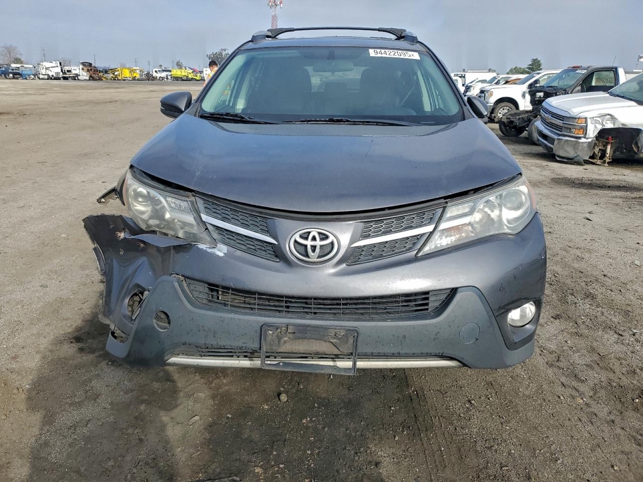 2015 TOYOTA RAV4 XLE photo 5