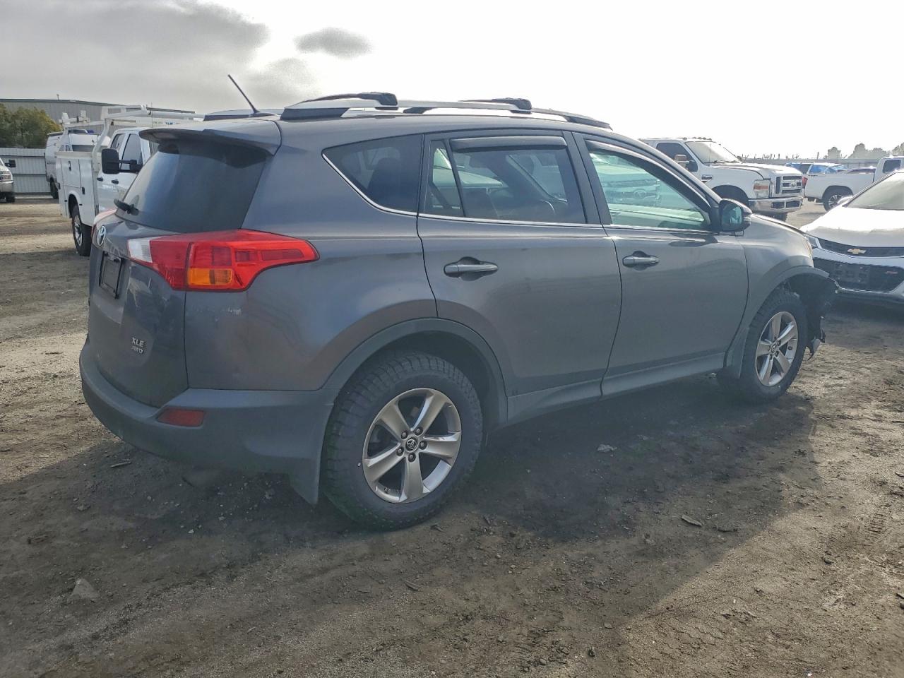 2015 TOYOTA RAV4 XLE photo 3