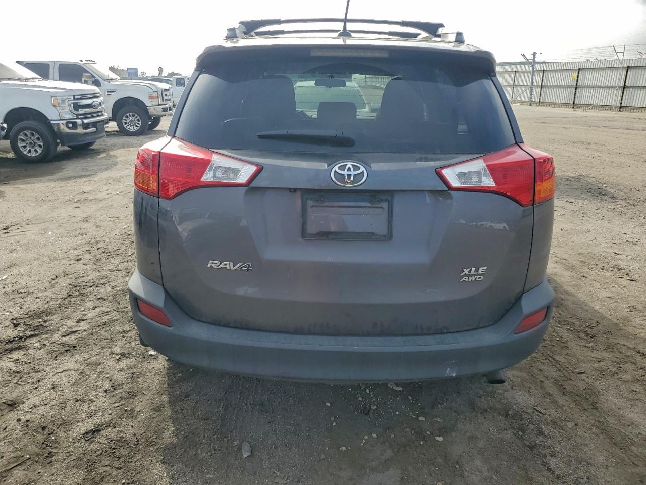 2015 TOYOTA RAV4 XLE photo 6