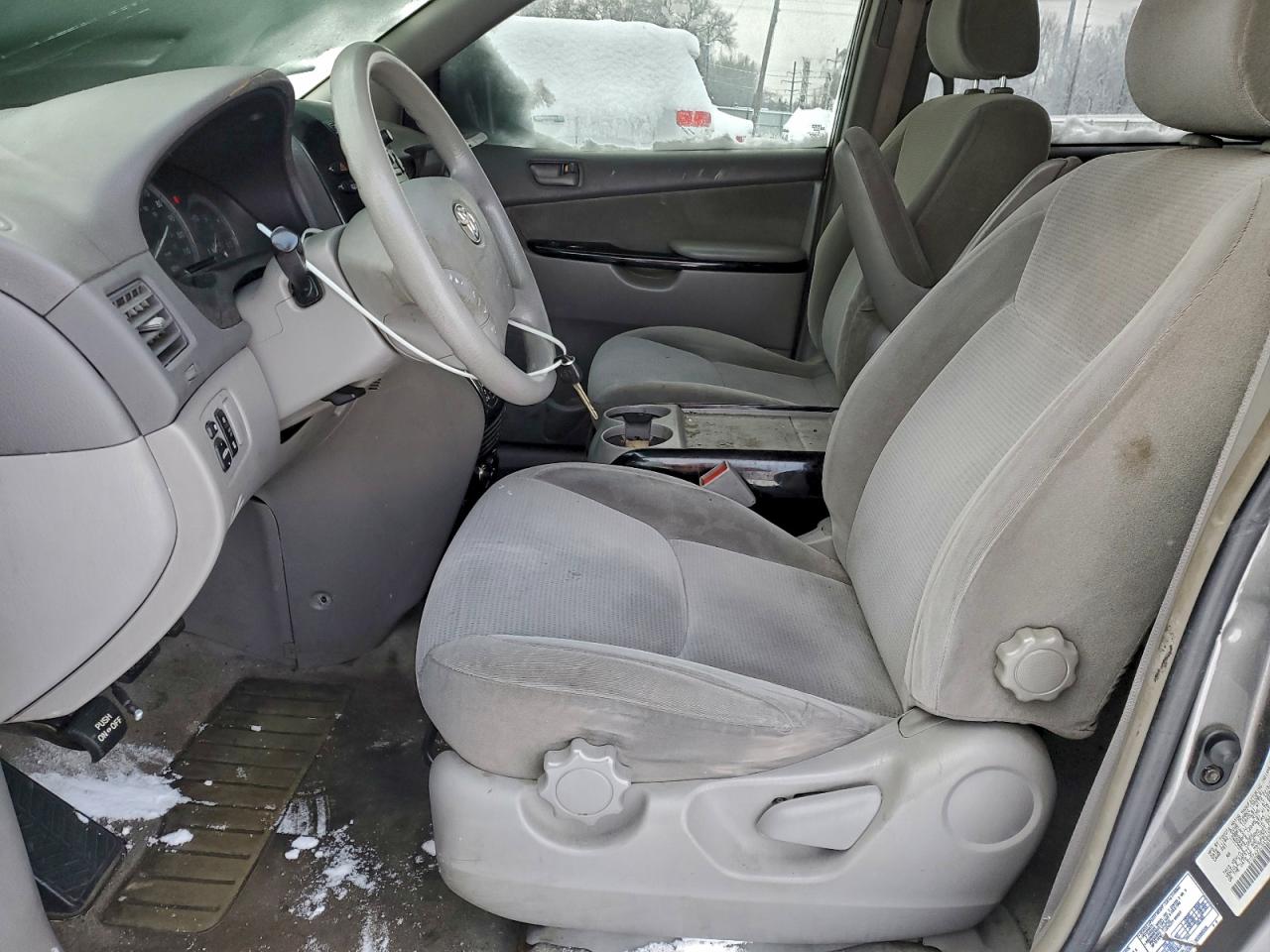 2004 TOYOTA SIENNA L 7-PASSENGER photo 13