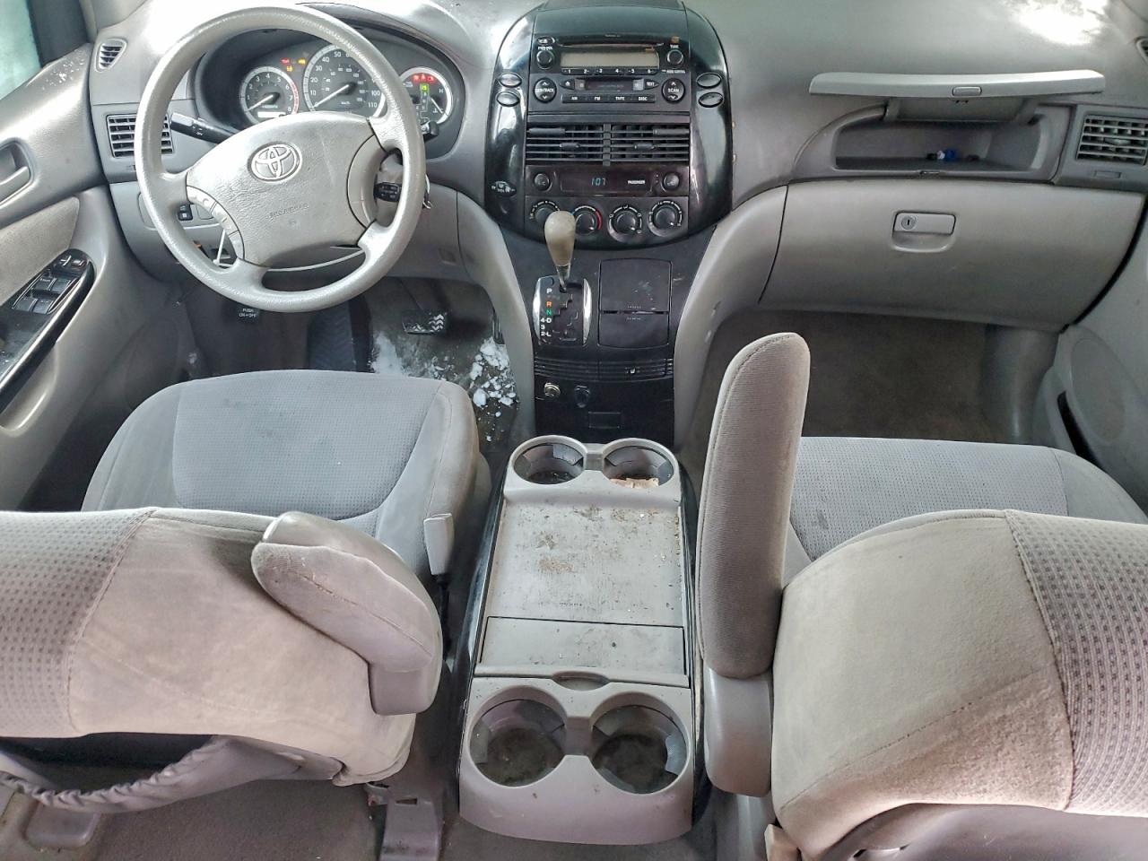 2004 TOYOTA SIENNA L 7-PASSENGER photo 15