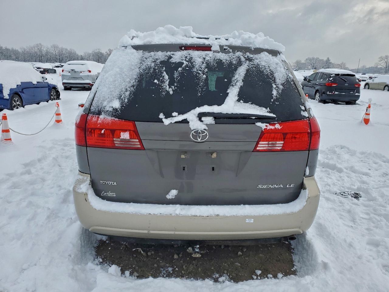 2004 TOYOTA SIENNA L 7-PASSENGER photo 11