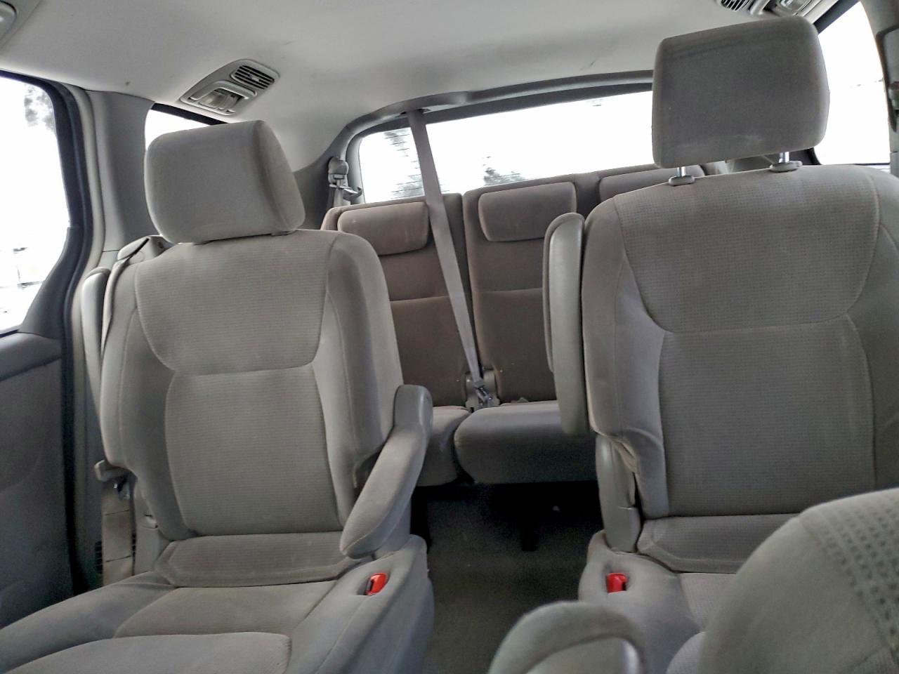 2004 TOYOTA SIENNA L 7-PASSENGER photo 19