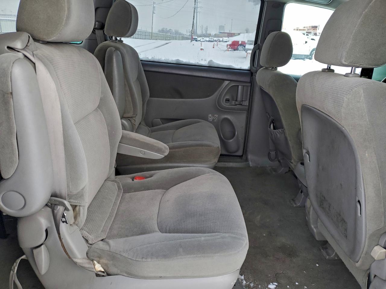 2004 TOYOTA SIENNA L 7-PASSENGER photo 21