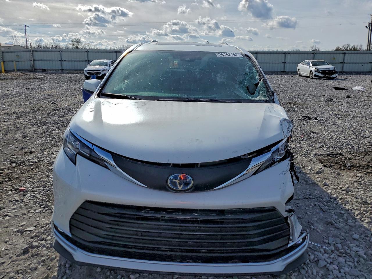 2022 TOYOTA SIENNA XLE photo 5