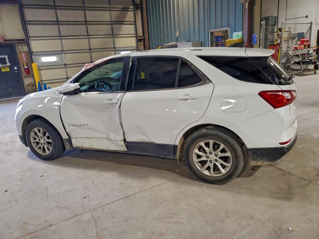 2018 CHEVROLET EQUINOX LT photo 2