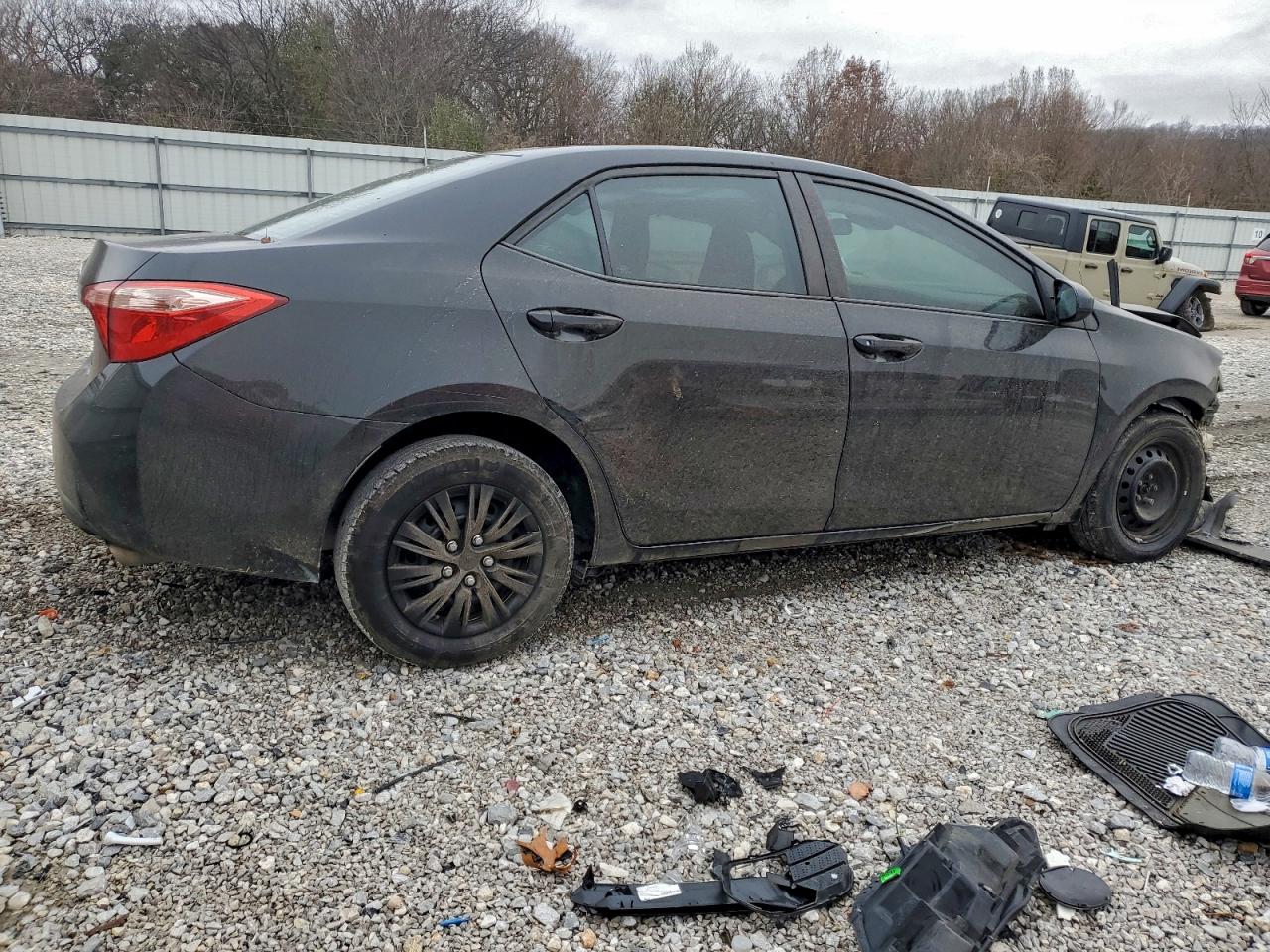 2018 TOYOTA COROLLA L photo 5
