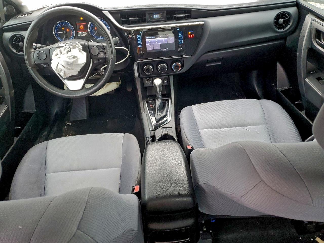 2018 TOYOTA COROLLA L photo 15
