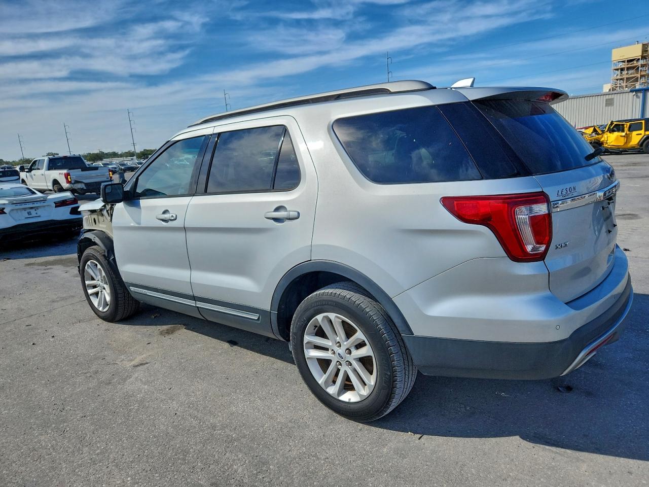 2017 FORD EXPLORER XLT photo 2