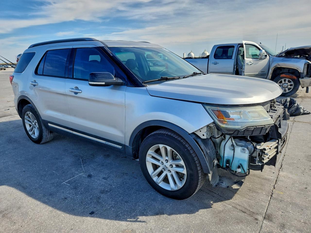 2017 FORD EXPLORER XLT photo 4