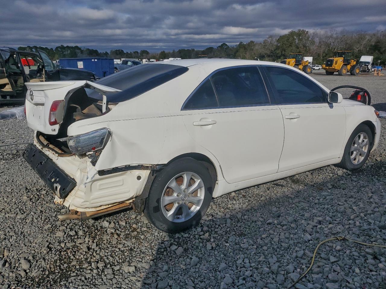 2010 TOYOTA CAMRY LE photo 5