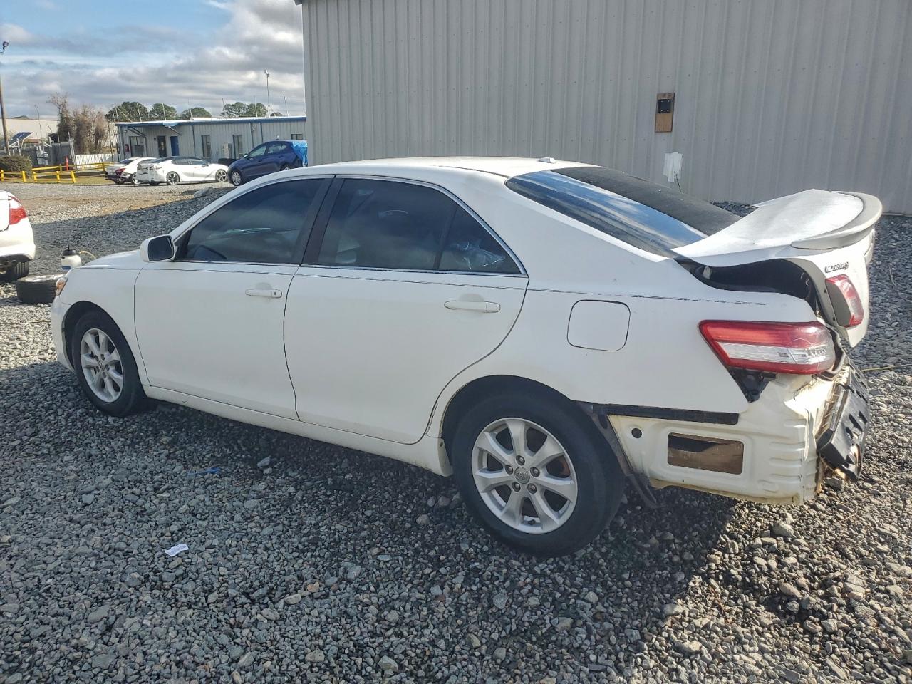 2010 TOYOTA CAMRY LE photo 3