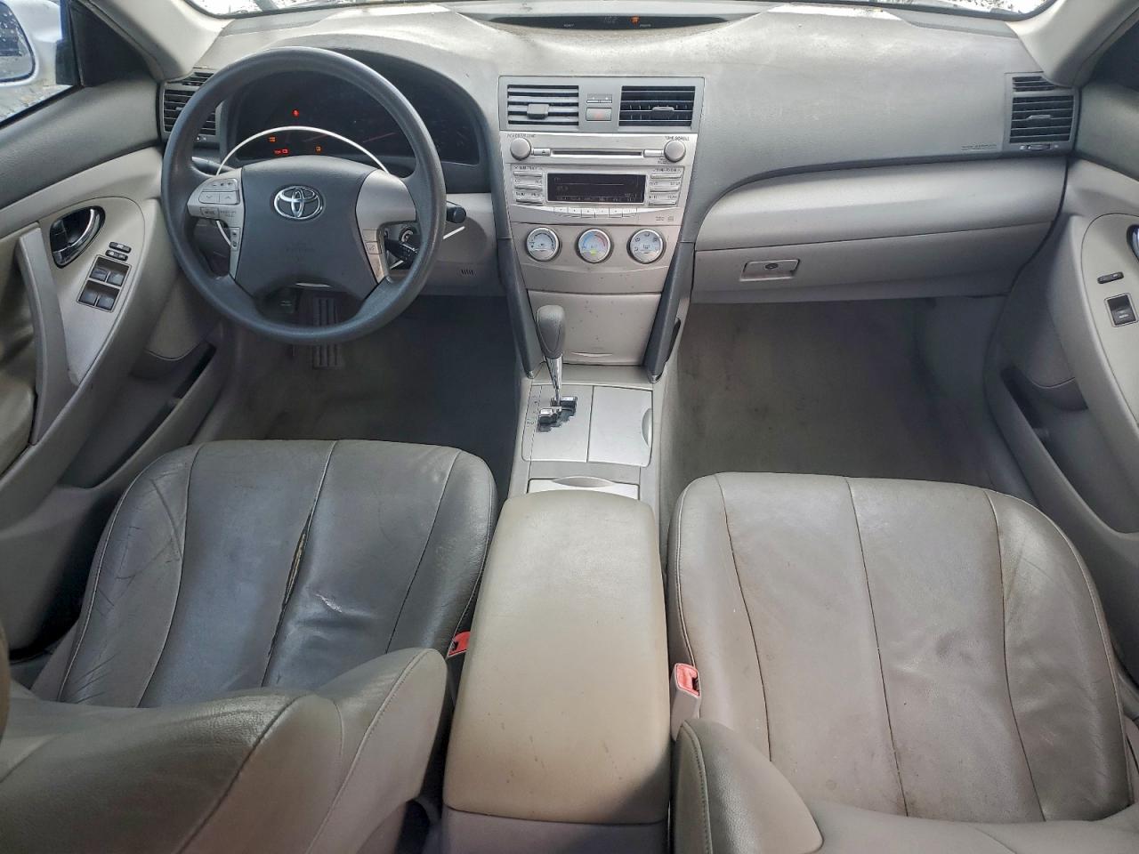 2010 TOYOTA CAMRY LE photo 15