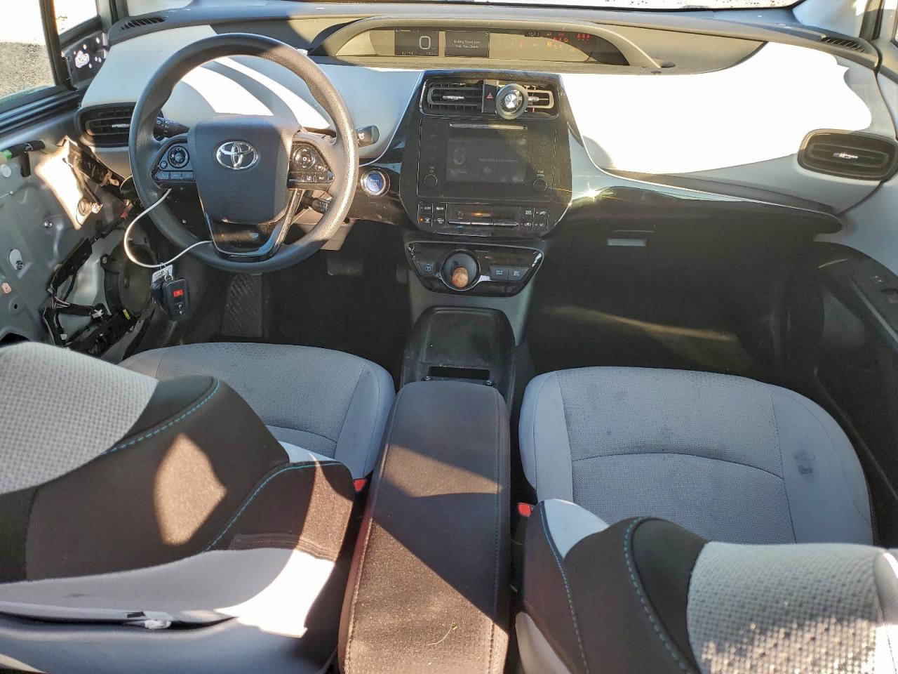 2019 TOYOTA PRIUS photo 15
