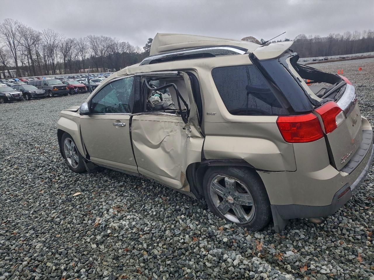 2012 GMC TERRAIN SLT photo 2