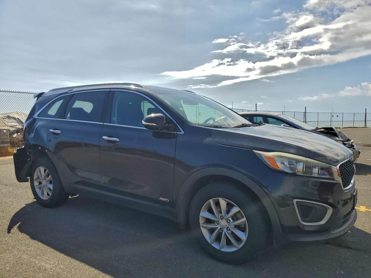 2017 KIA SORENTO LX photo 4