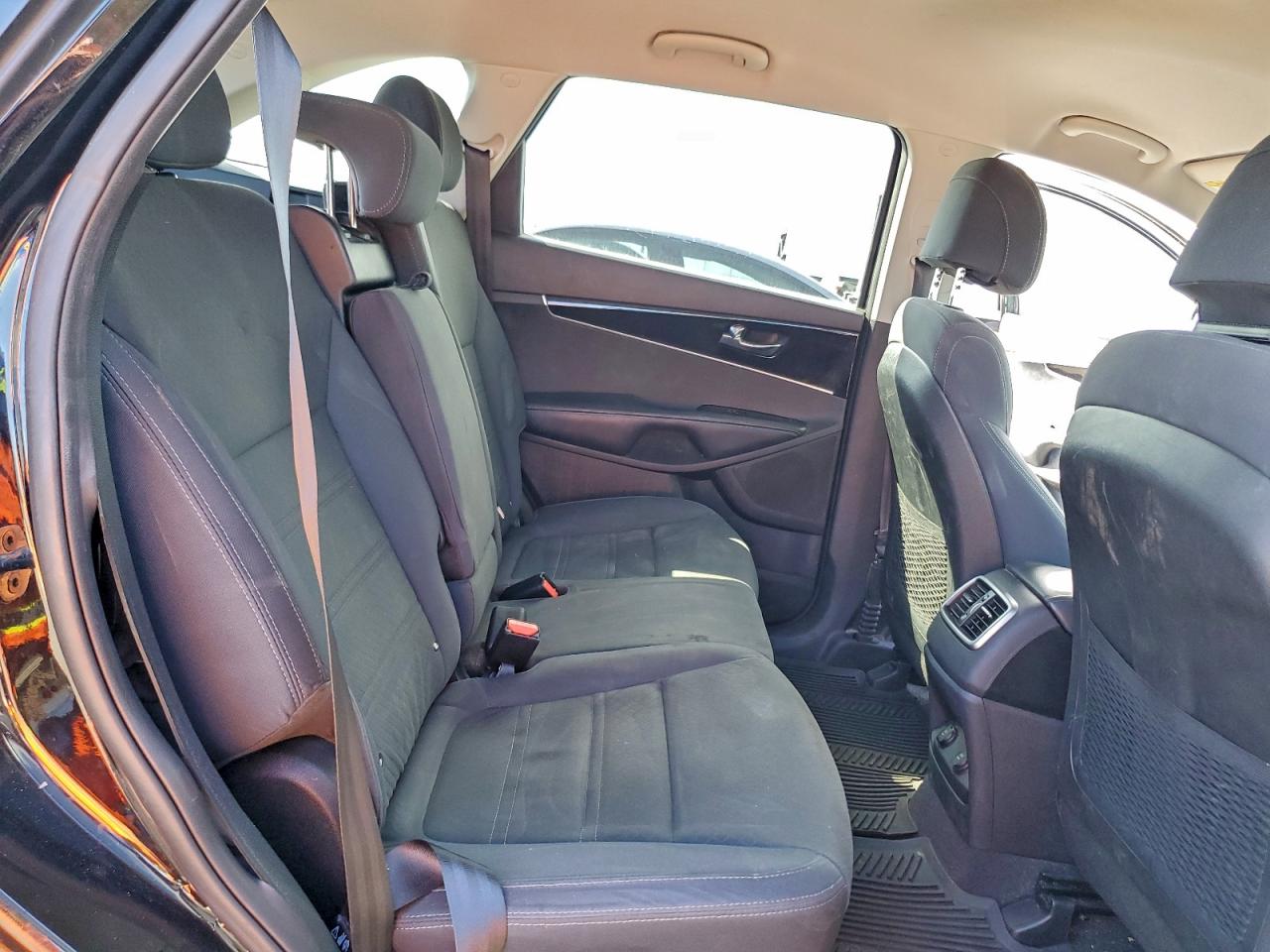 2017 KIA SORENTO LX photo 11