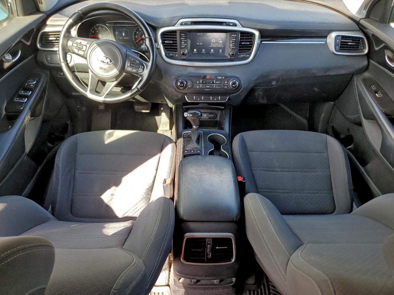 2017 KIA SORENTO LX photo 8