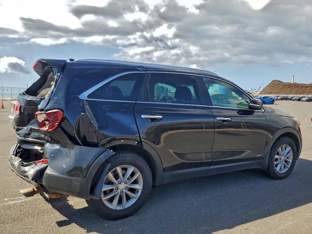 2017 KIA SORENTO LX photo 3
