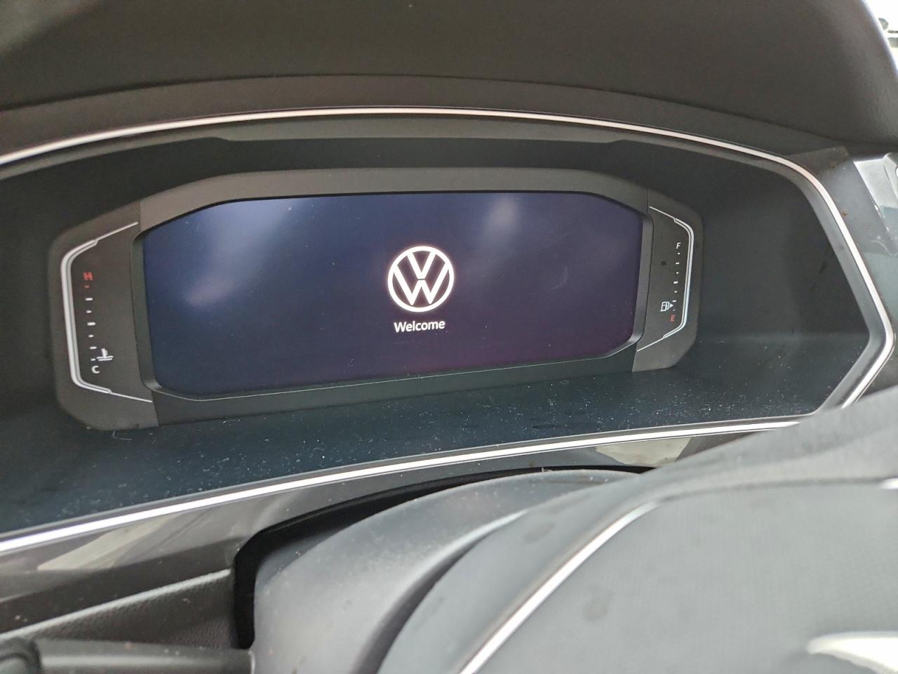 2024 VOLKSWAGEN TIGUAN SEL R-LINE BLACK photo 9