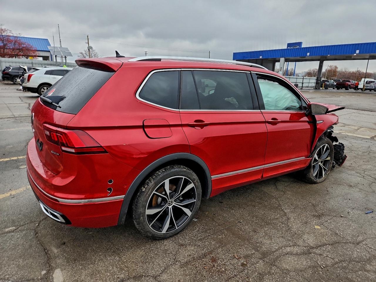 2024 VOLKSWAGEN TIGUAN SEL R-LINE BLACK photo 3