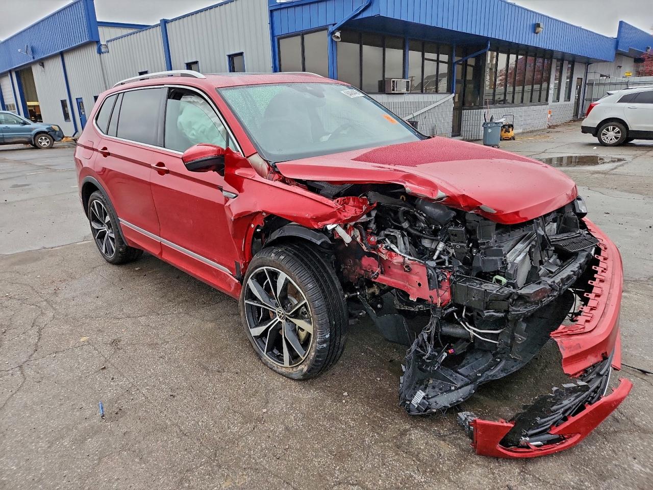 2024 VOLKSWAGEN TIGUAN SEL R-LINE BLACK photo 4
