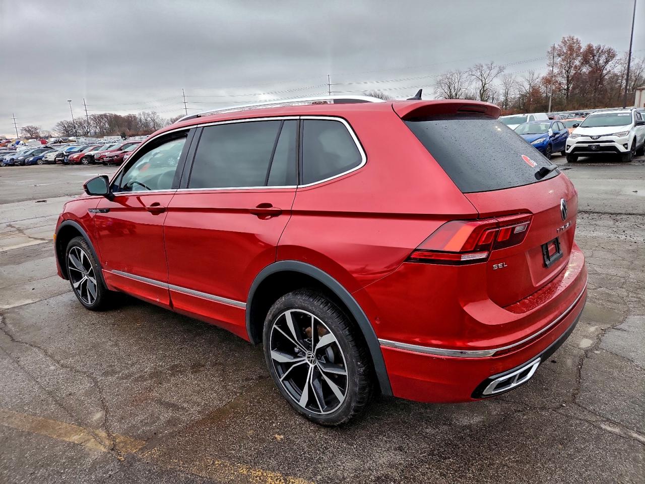2024 VOLKSWAGEN TIGUAN SEL R-LINE BLACK photo 2