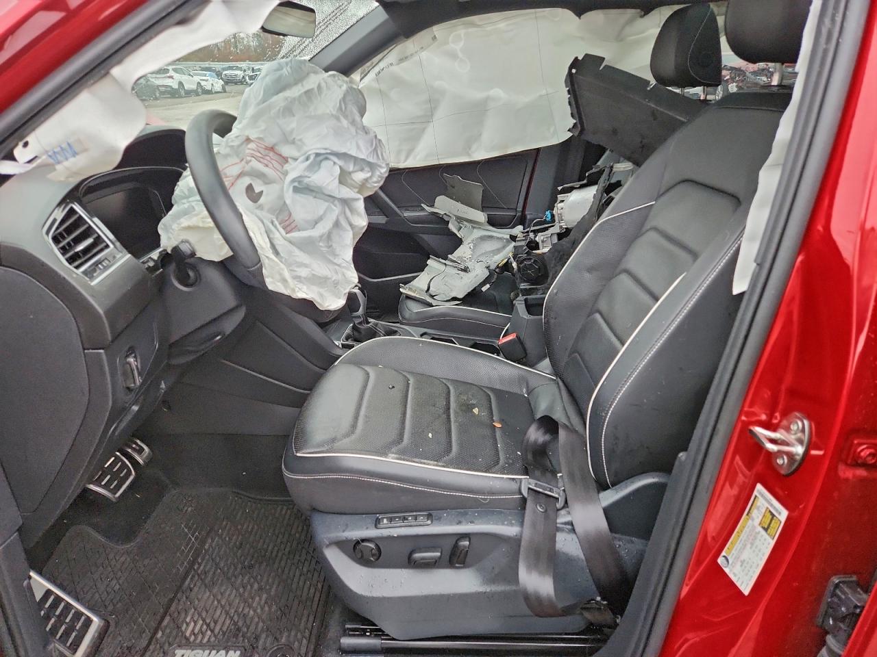 2024 VOLKSWAGEN TIGUAN SEL R-LINE BLACK photo 7