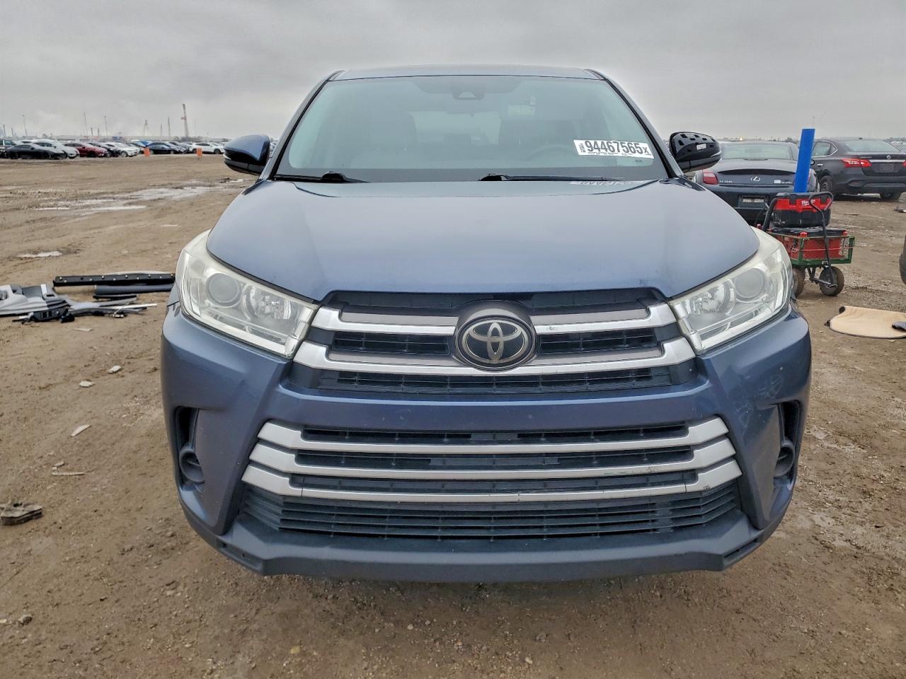 2019 TOYOTA HIGHLANDER LE photo 5