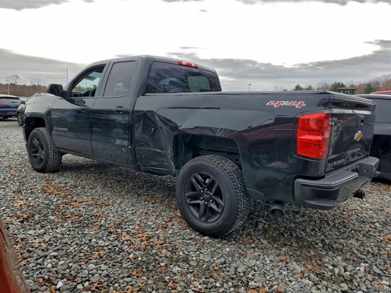 2016 CHEVROLET SILVERADO K1500 CUSTOM photo 3