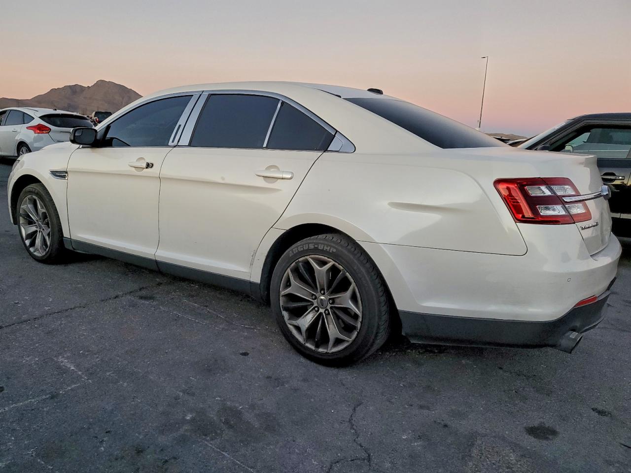 2014 FORD TAURUS photo 2
