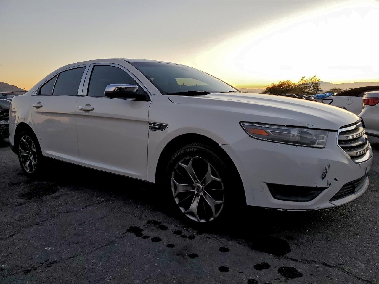 2014 FORD TAURUS photo 4