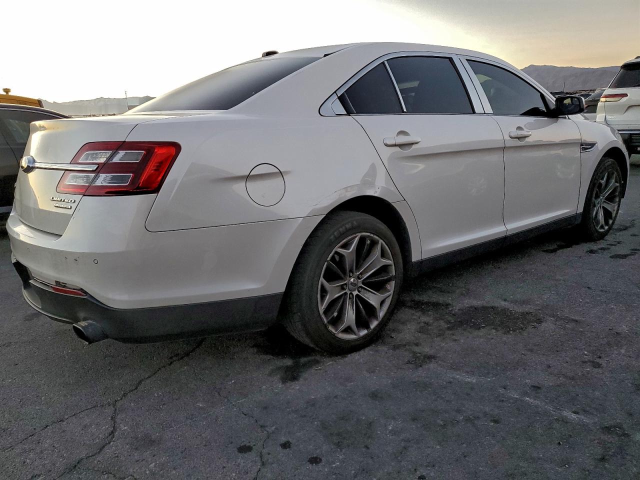 2014 FORD TAURUS photo 3