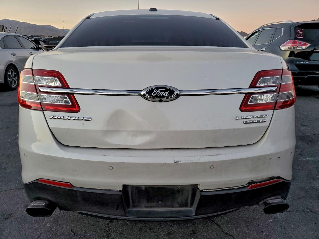 2014 FORD TAURUS photo 6