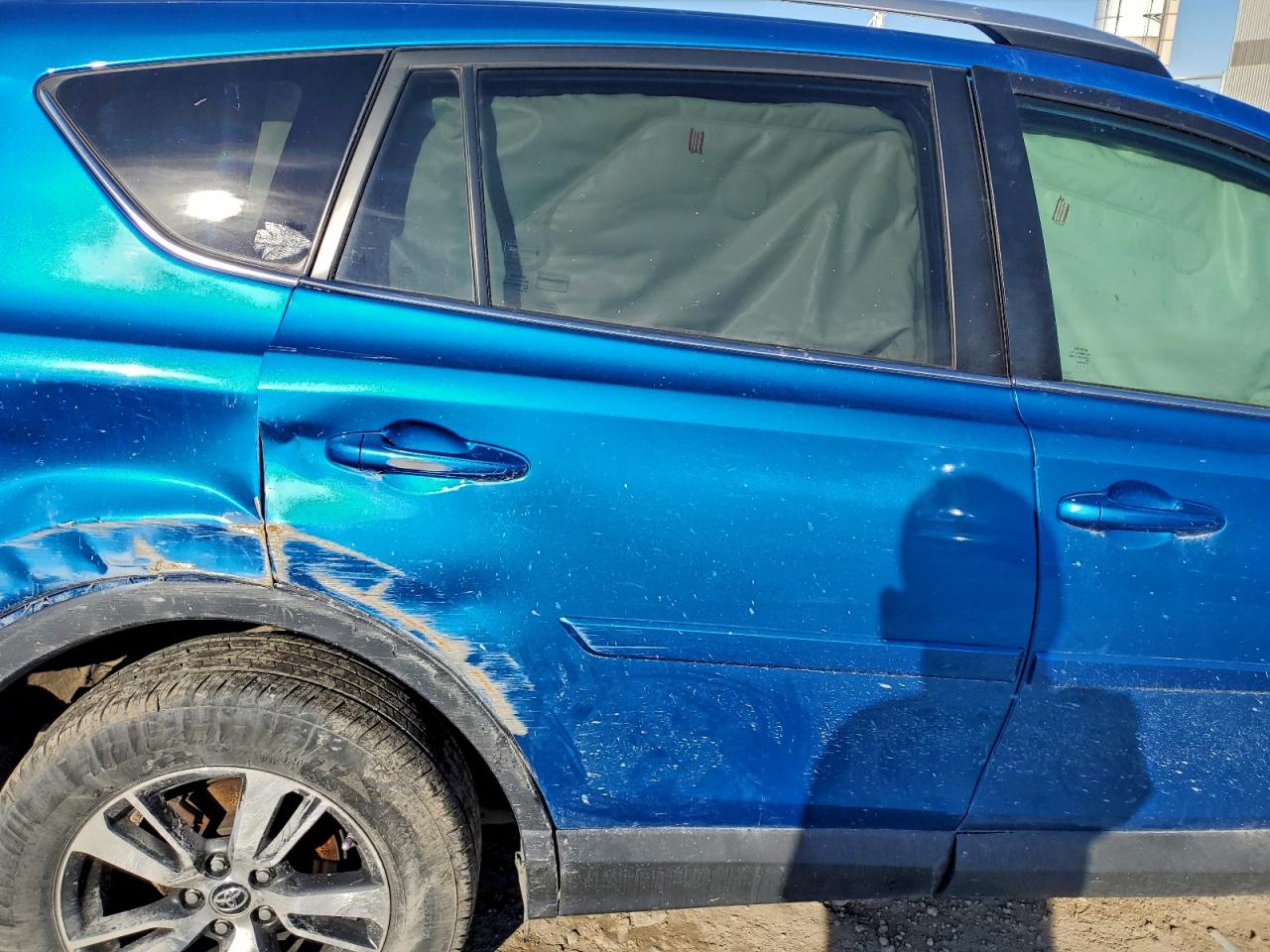 2017 TOYOTA RAV4 XLE photo 21
