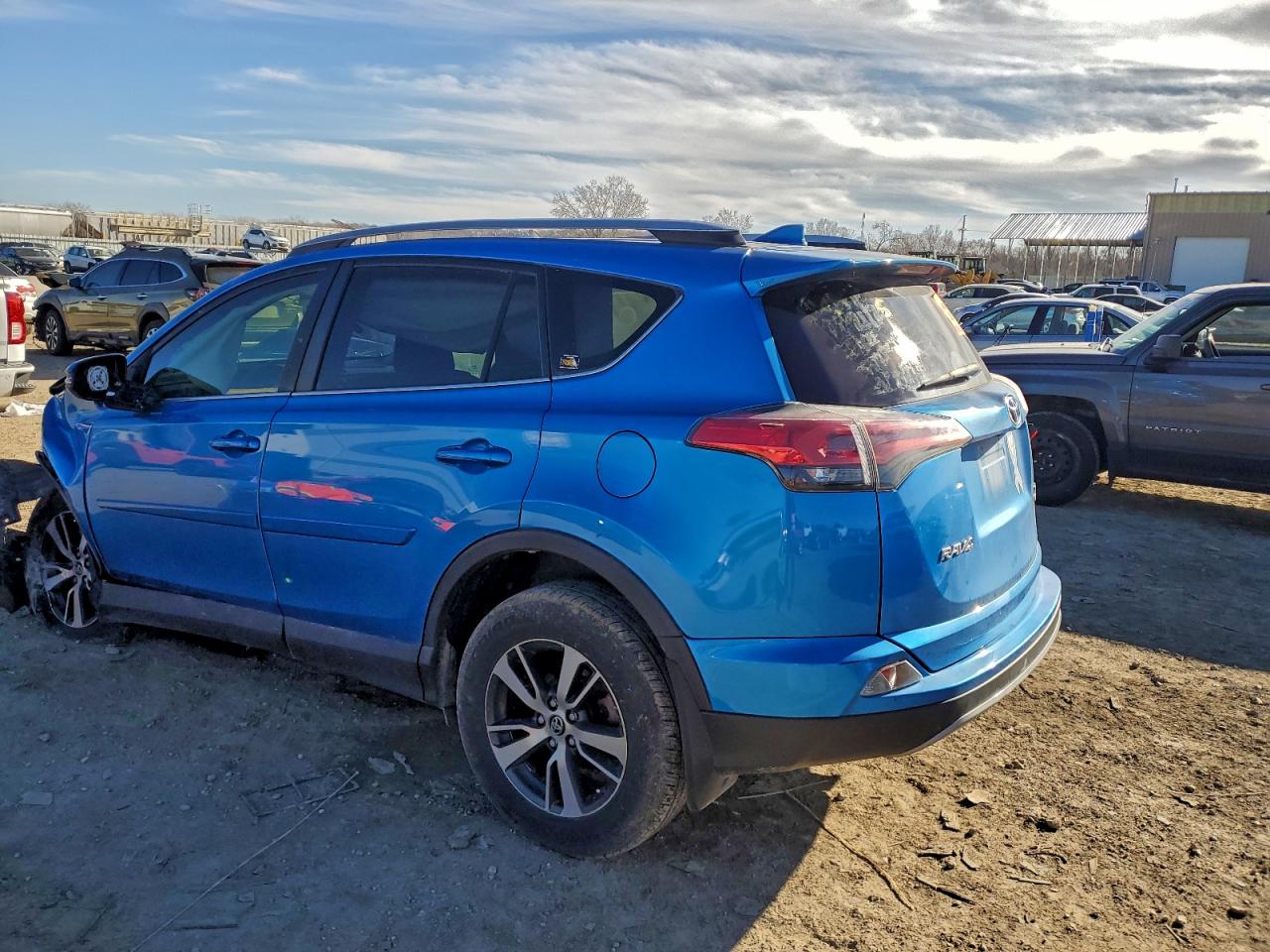 2017 TOYOTA RAV4 XLE photo 3