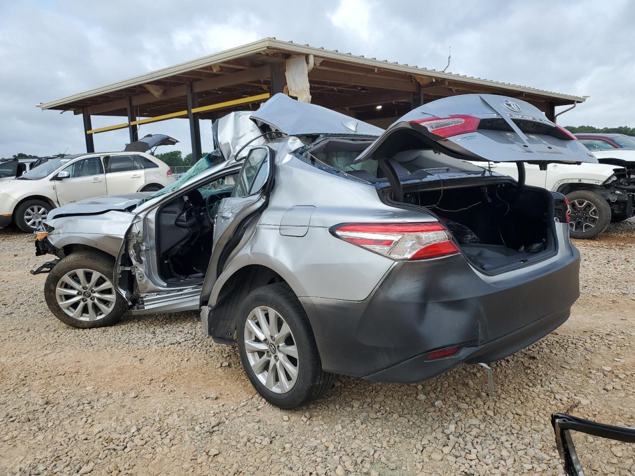 2019 TOYOTA CAMRY L photo 3
