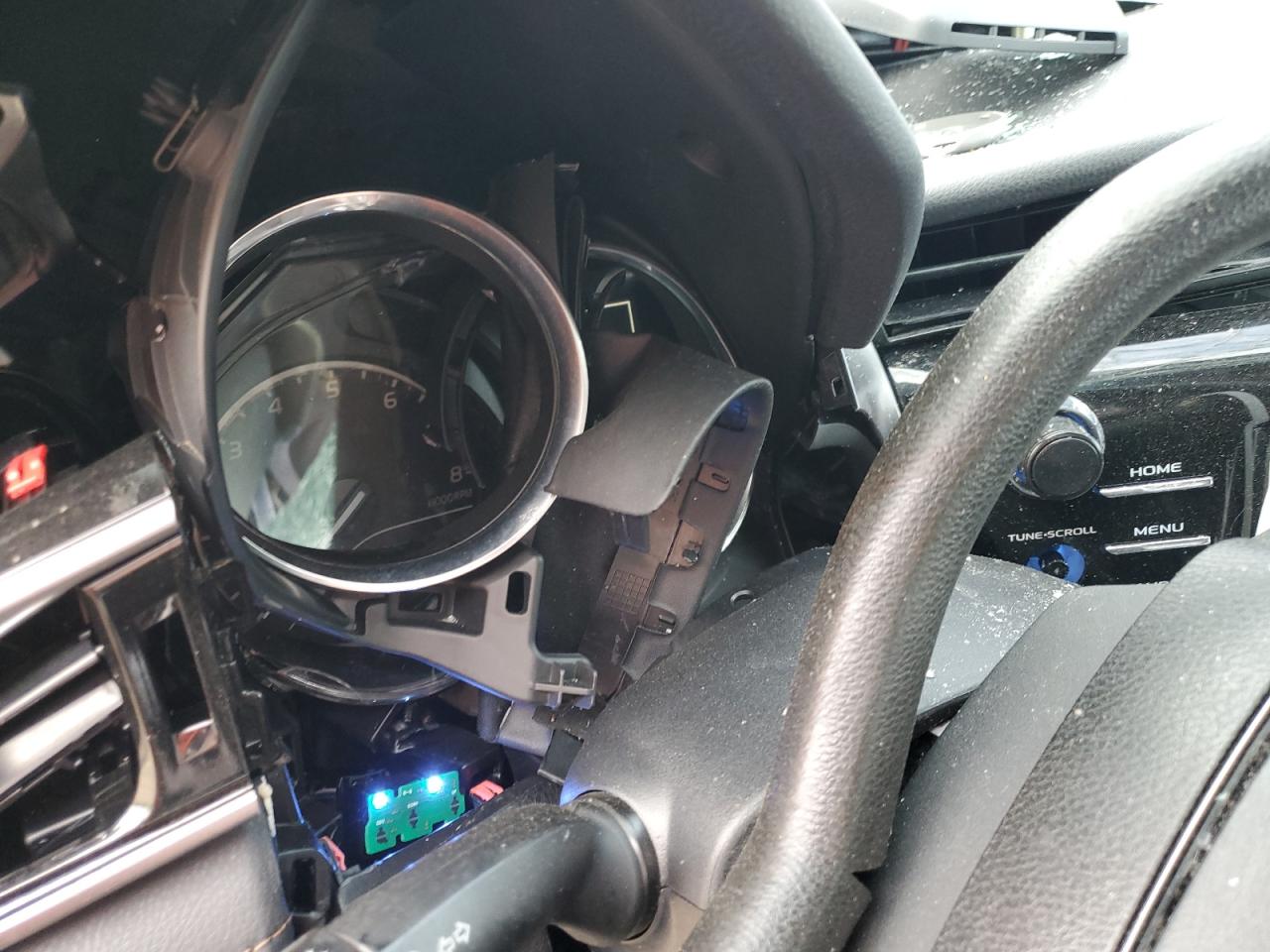 2019 TOYOTA CAMRY L photo 17