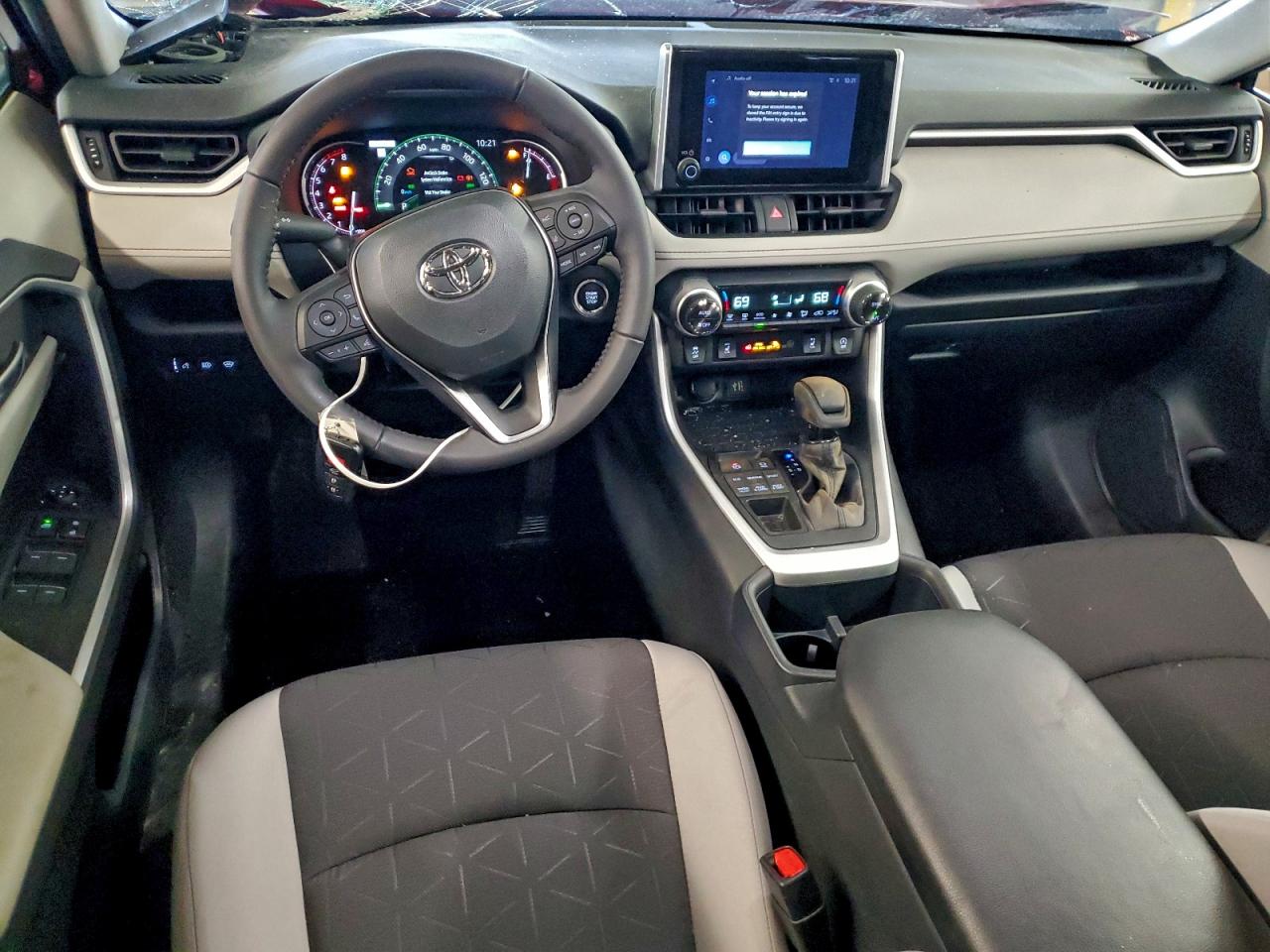 2025 TOYOTA RAV4 XLE photo 8