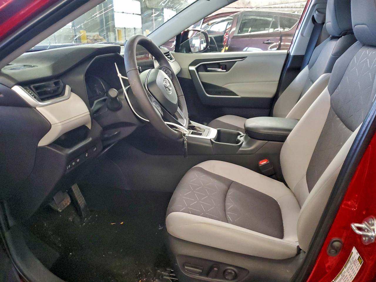 2025 TOYOTA RAV4 XLE photo 7