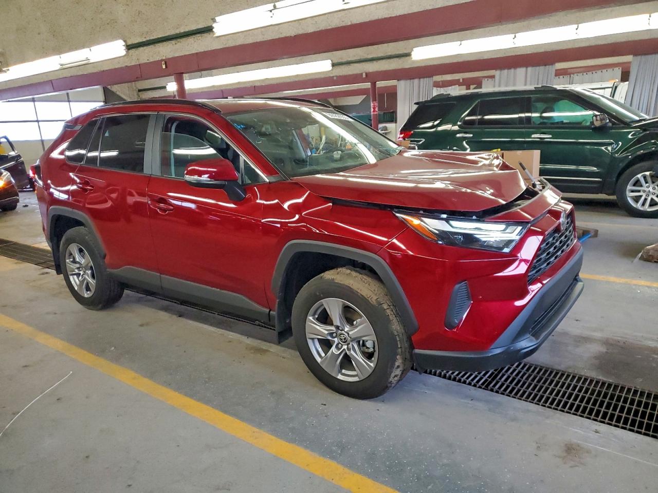 2025 TOYOTA RAV4 XLE photo 4