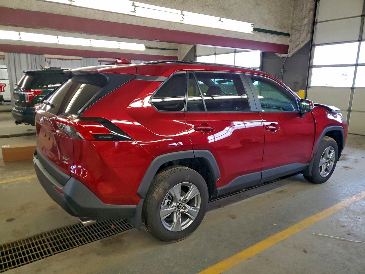 2025 TOYOTA RAV4 XLE photo 3