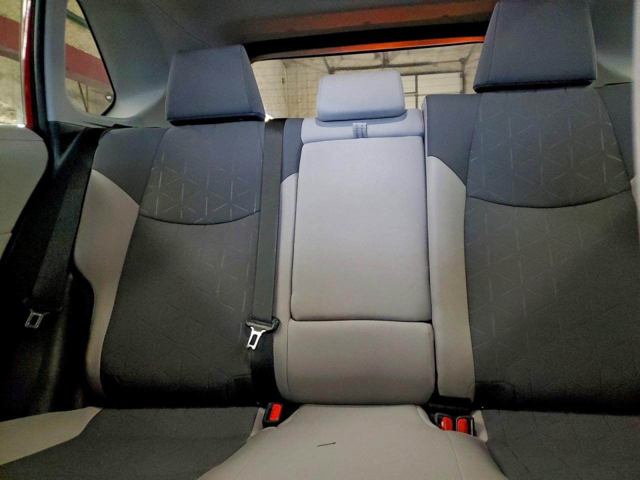 2025 TOYOTA RAV4 XLE photo 10