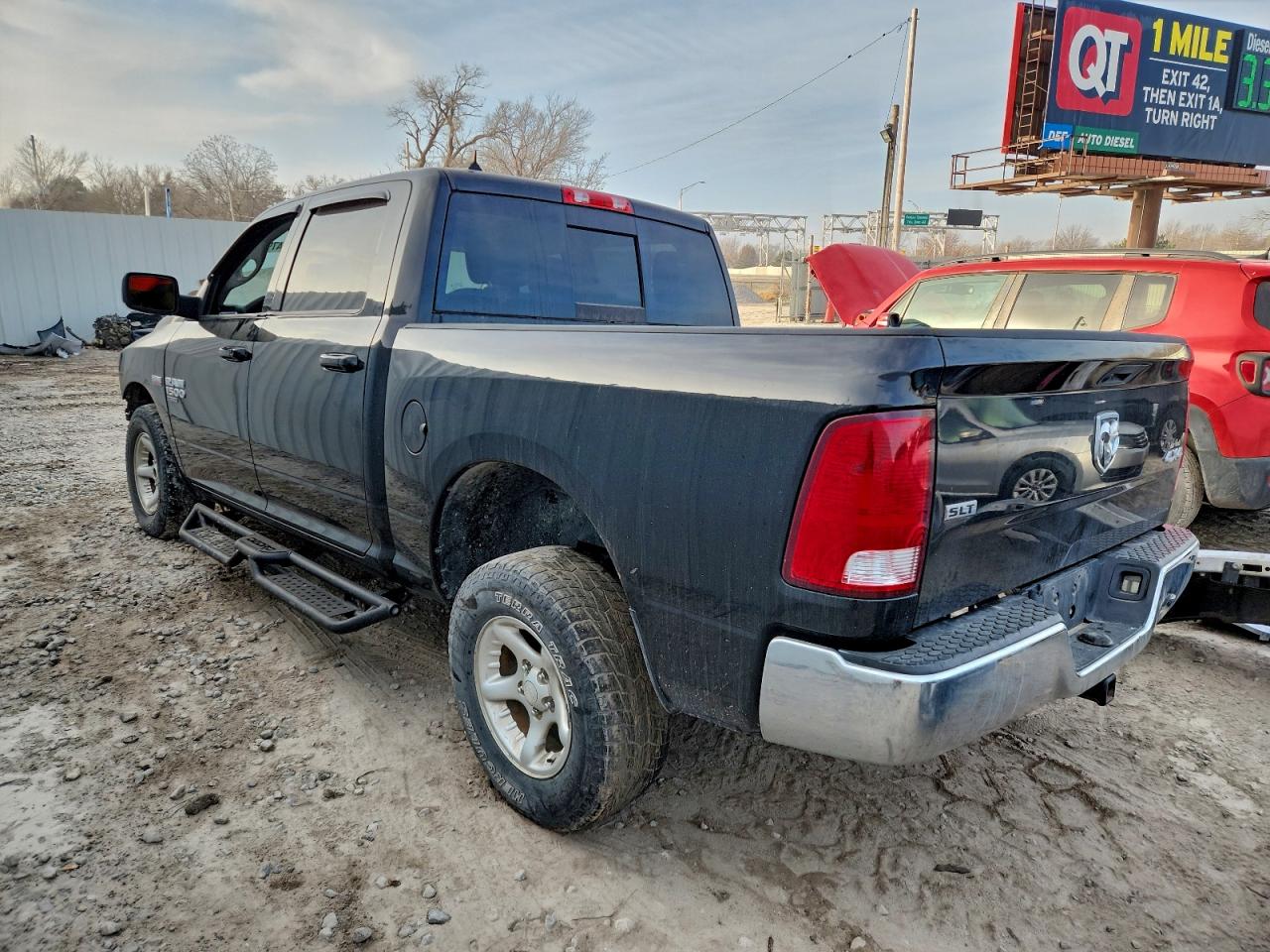 2019 RAM 1500 CLASSIC SLT photo 2