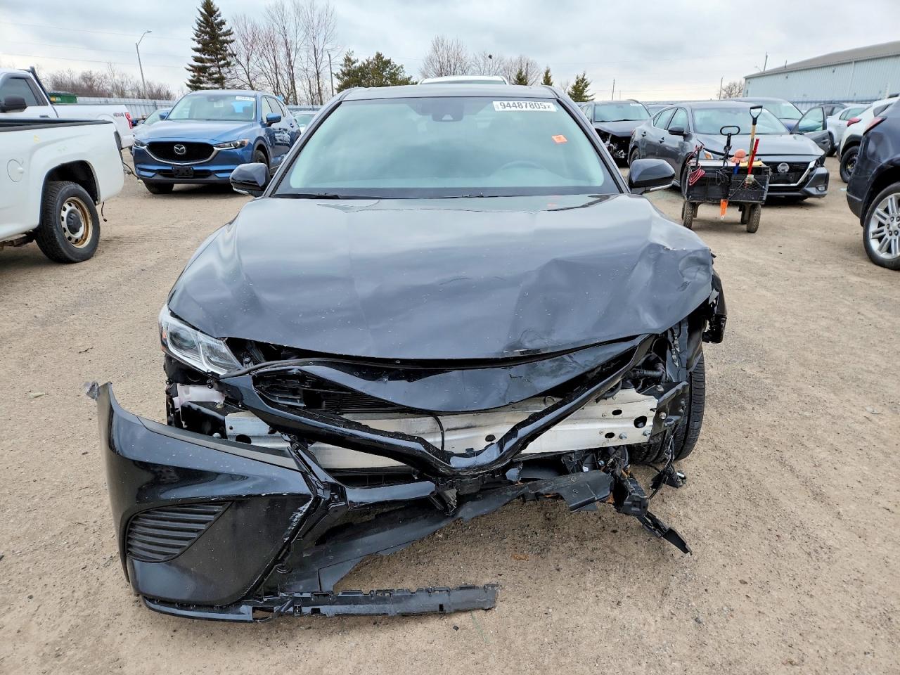 2020 TOYOTA CAMRY XLE photo 9