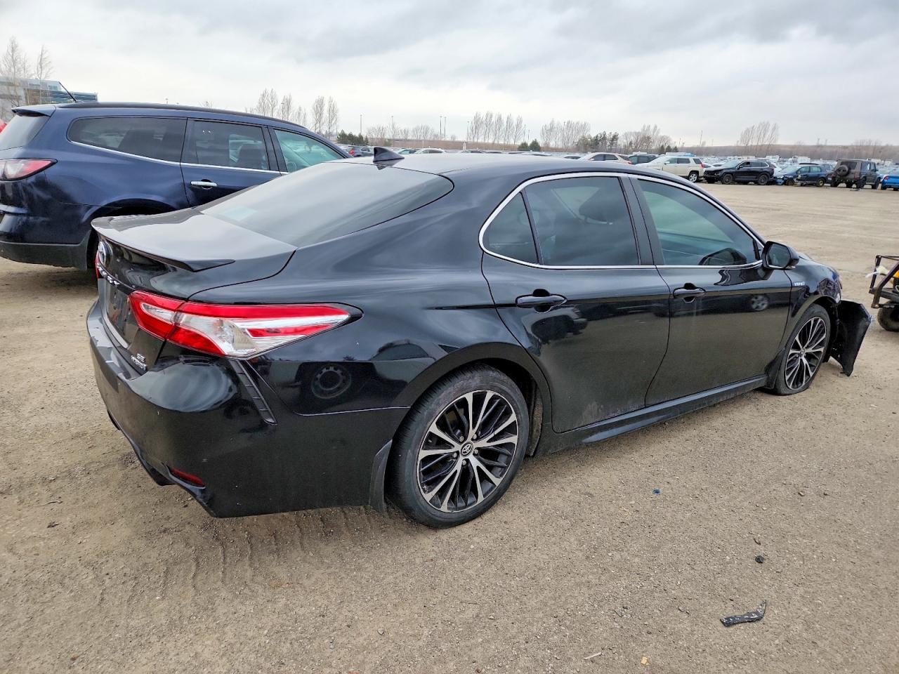 2020 TOYOTA CAMRY XLE photo 5