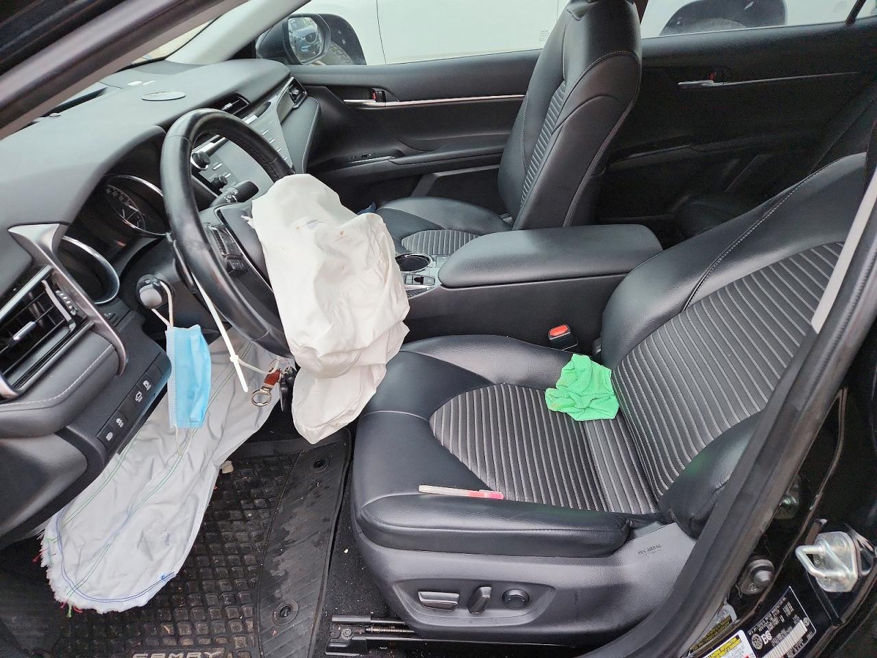 2020 TOYOTA CAMRY XLE photo 13