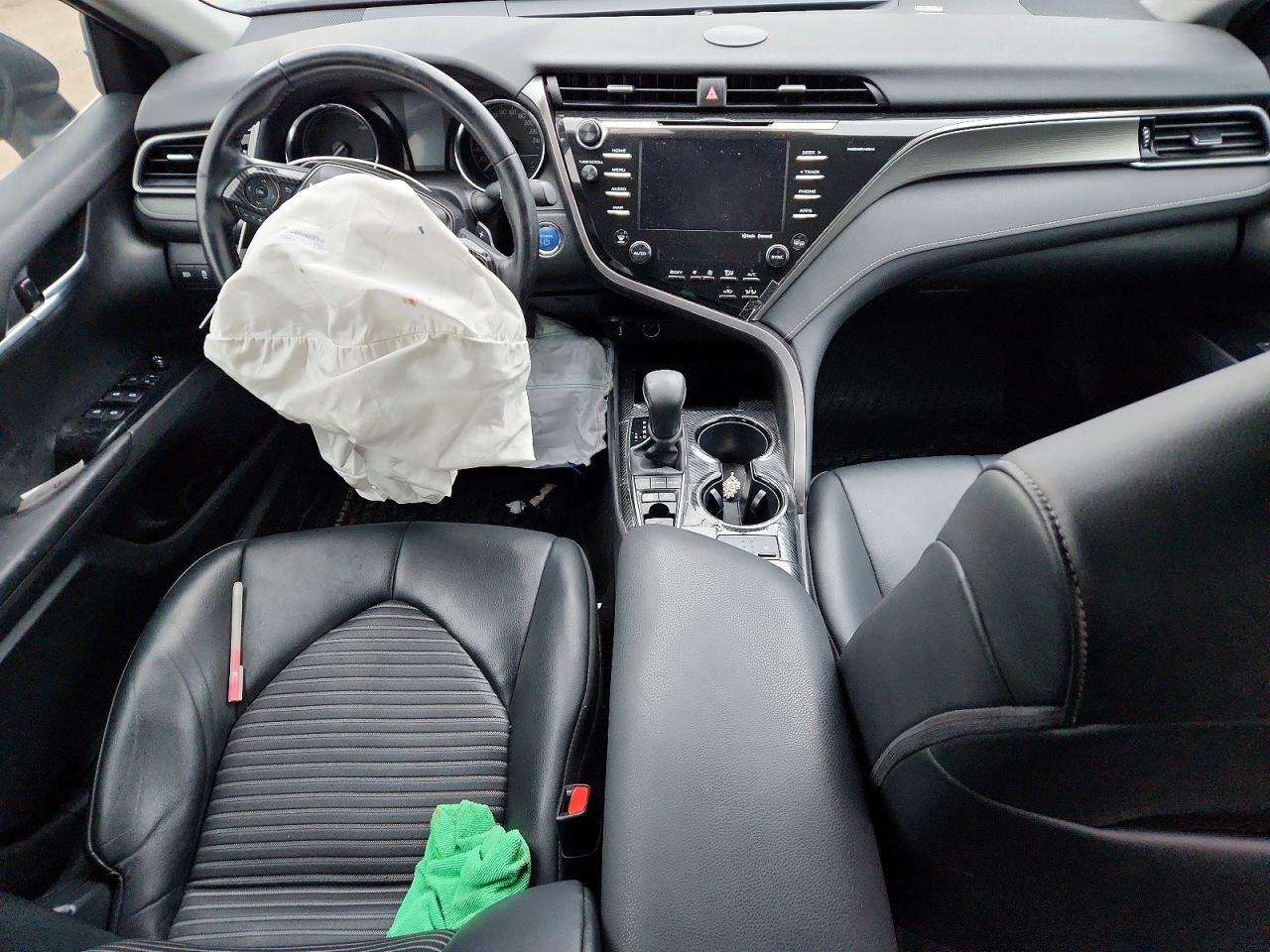 2020 TOYOTA CAMRY XLE photo 15