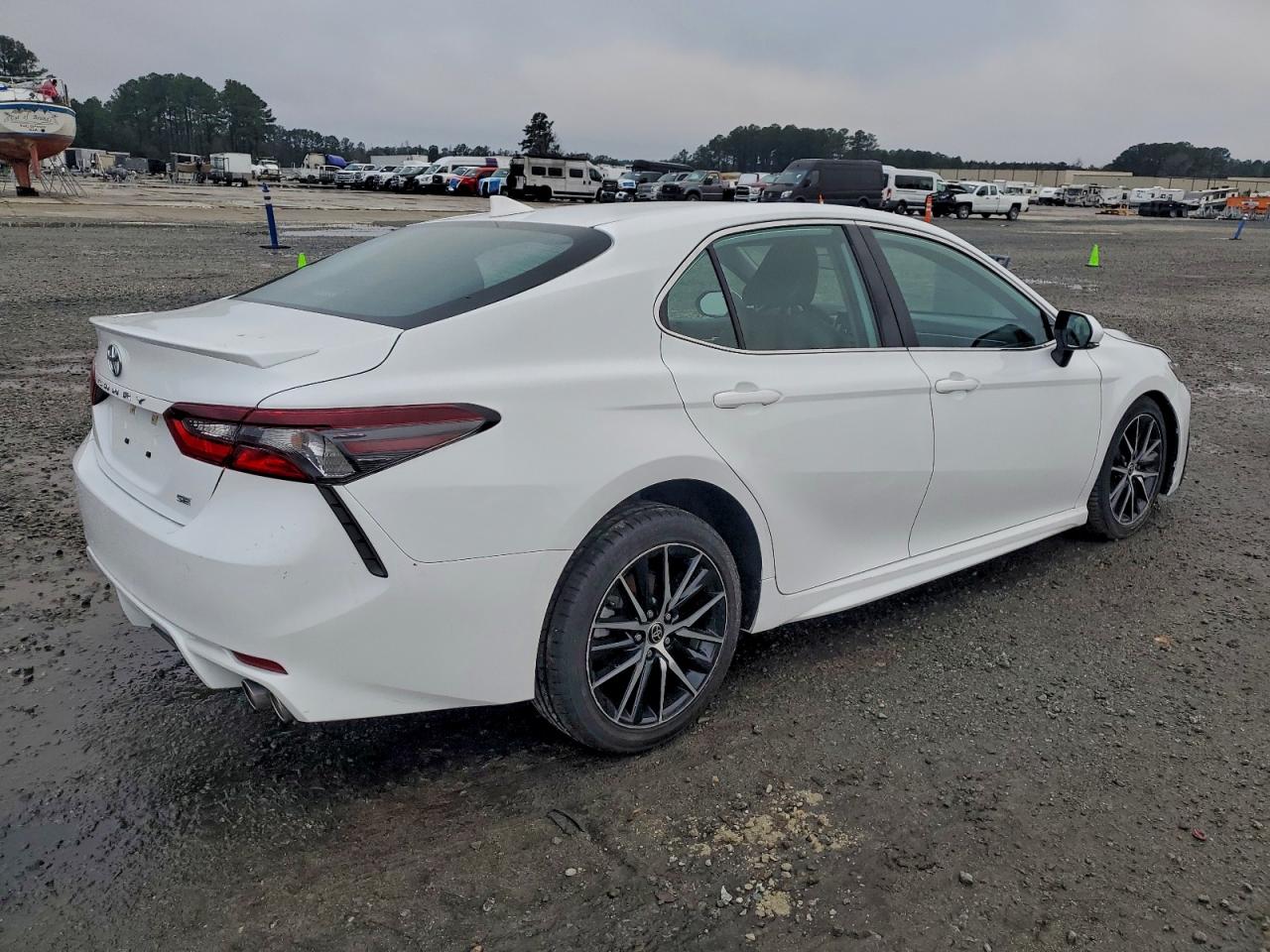 2022 TOYOTA CAMRY SE photo 3